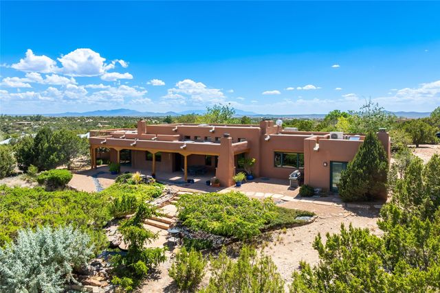 4 Calle Perezoso, Santa Fe, NM 87507