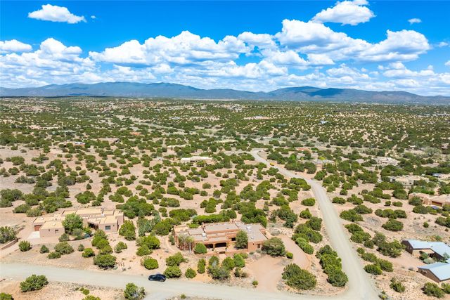 4 Calle Perezoso, Santa Fe, NM 87507