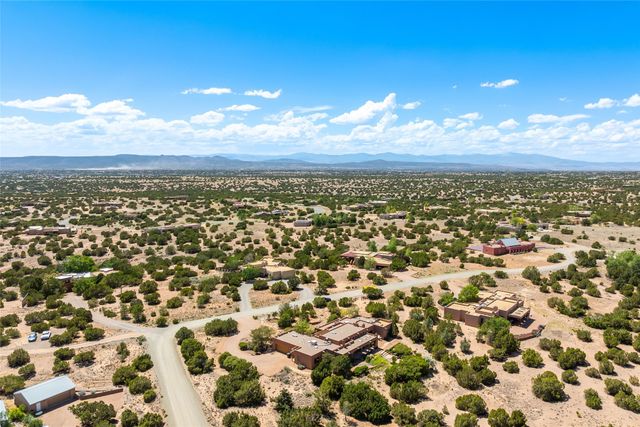 4 Calle Perezoso, Santa Fe, NM 87507