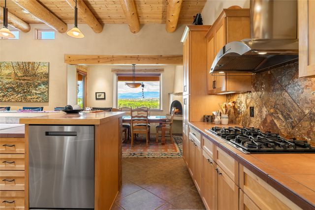 4 Calle Perezoso, Santa Fe, NM 87507