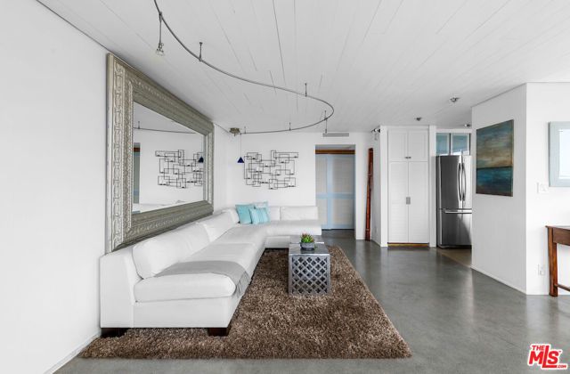 6209 Pacific Avenue 104, Playa Del Rey (los Angeles), CA 90293