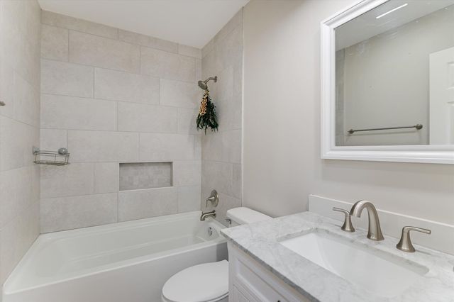 805 Live Oak DR, Cedar Park, TX 78613