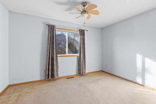 700 Kingfisher Lane F, Woodbury, MN 55125