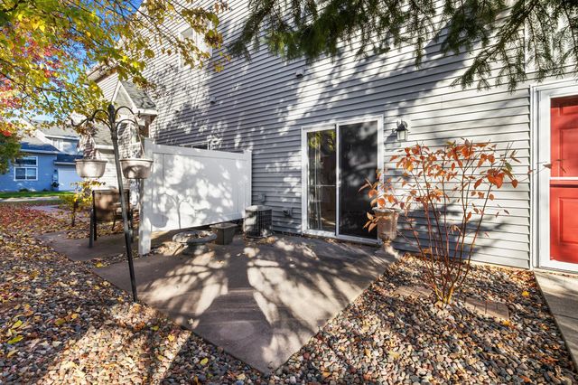 700 Kingfisher Lane F, Woodbury, MN 55125