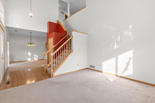 700 Kingfisher Lane F, Woodbury, MN 55125