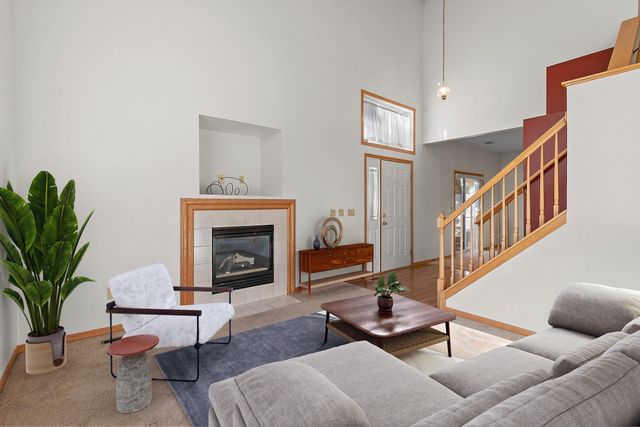 700 Kingfisher Lane F, Woodbury, MN 55125