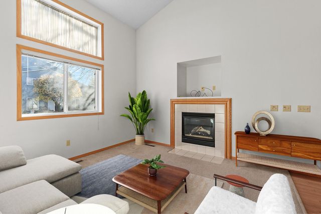 700 Kingfisher Lane F, Woodbury, MN 55125