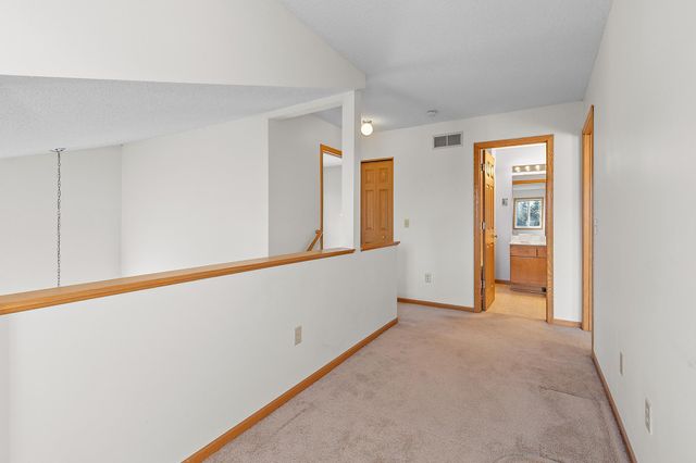 700 Kingfisher Lane F, Woodbury, MN 55125