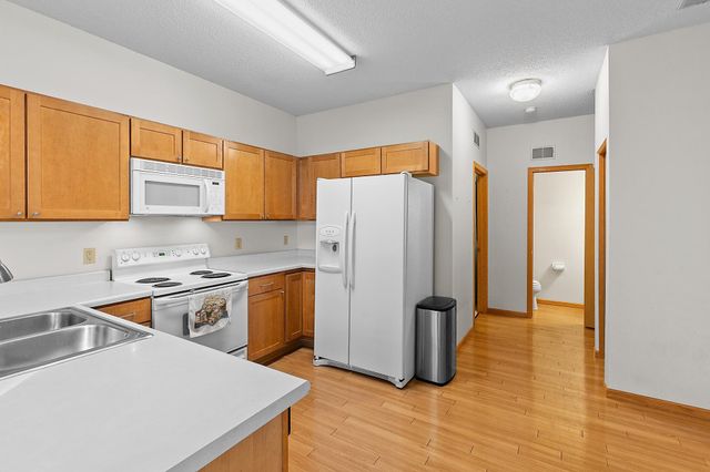 700 Kingfisher Lane F, Woodbury, MN 55125