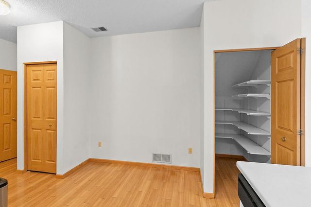 700 Kingfisher Lane F, Woodbury, MN 55125