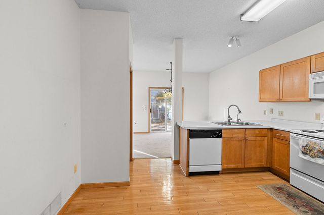 700 Kingfisher Lane F, Woodbury, MN 55125