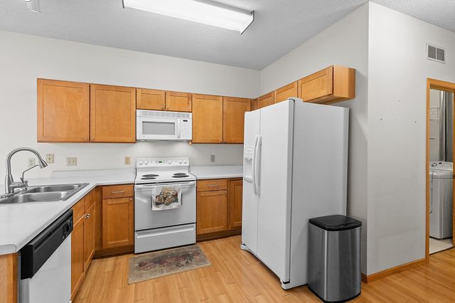 700 Kingfisher Lane F, Woodbury, MN 55125