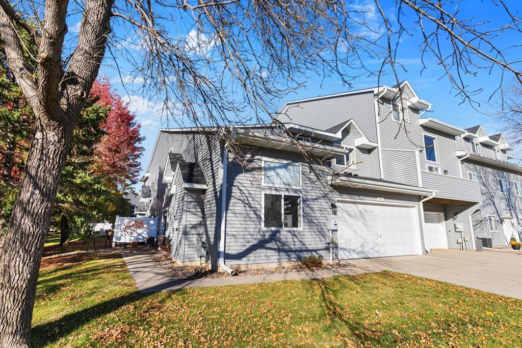 700 Kingfisher Lane F, Woodbury, MN 55125