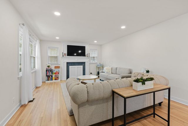 2516 Chester Road, Upper Arlington, OH 43221