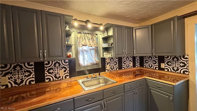 480 N Leavitt Road, Leavittsburg, OH 44430