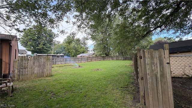 480 N Leavitt Road, Leavittsburg, OH 44430