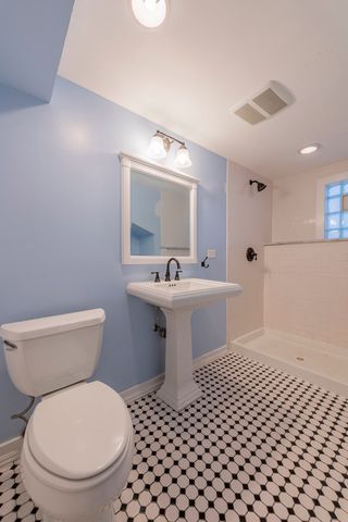 1932 W Touhy Avenue 1, Chicago, IL 60626
