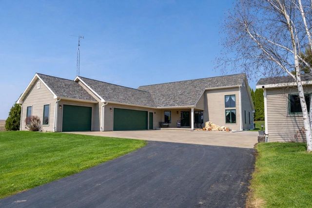 207 W 2nd Street, Friesland, WI 53935