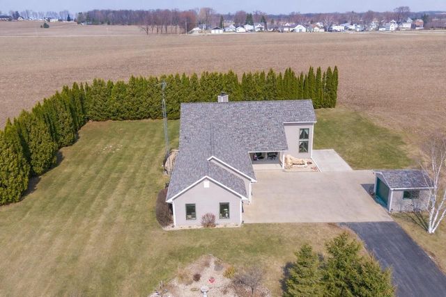 207 W 2nd Street, Friesland, WI 53935
