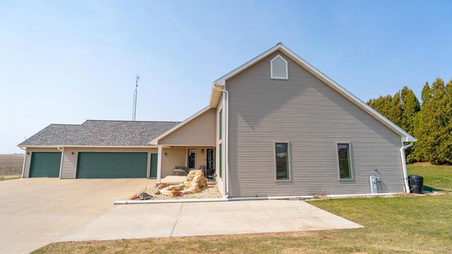 207 W 2nd Street, Friesland, WI 53935