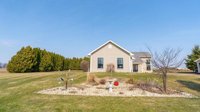 207 W 2nd Street, Friesland, WI 53935