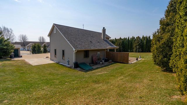 207 W 2nd Street, Friesland, WI 53935