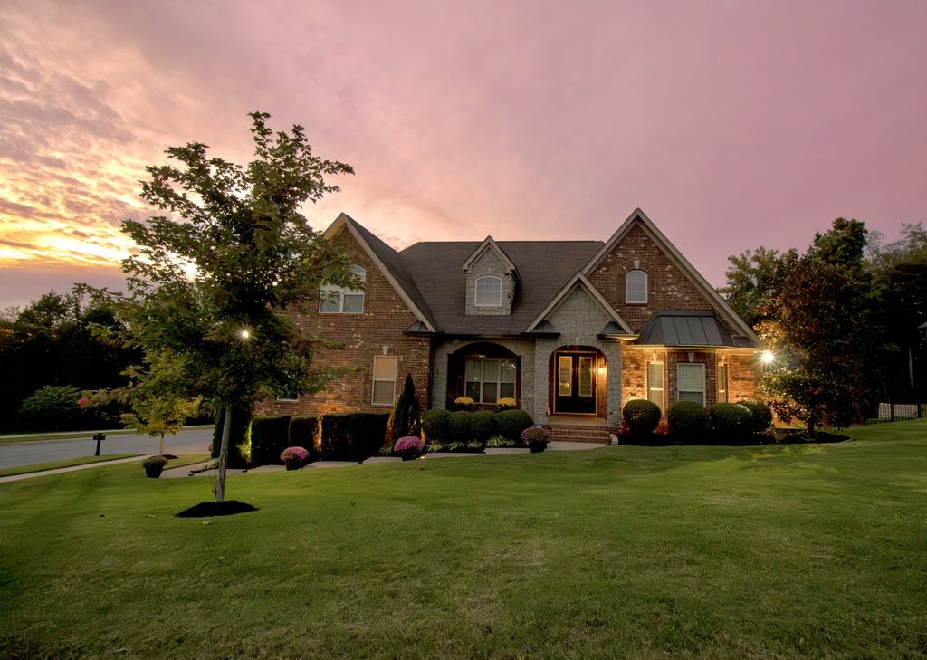 201 Amana Dr, Lebanon, TN 37087