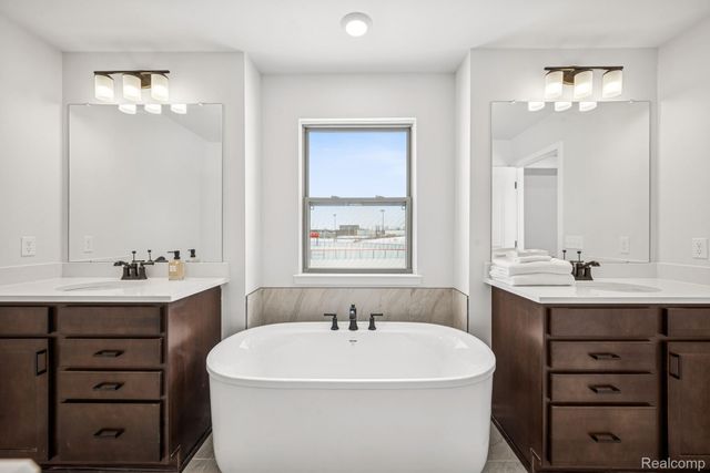 12185 Moore Lane, Washington Township, MI 48094