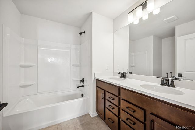 12185 Moore Lane, Washington Township, MI 48094