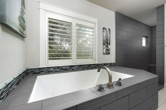 6009 Woodcrest DR, Austin, TX 78759