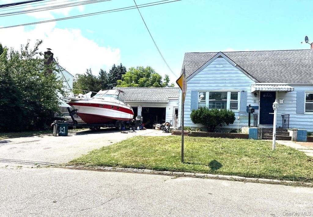 11 Stevens Place, Huntington Station, NY 11746 — photo 2