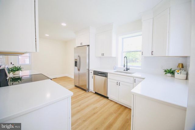 155 MAPLE AVE, Holmes, PA 19043