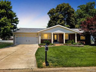 49 Saint Lawrence Drive, St Peters, MO 63376