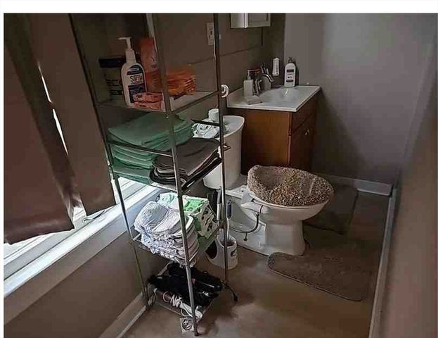 86 W Main St, North Adams, MA 01247