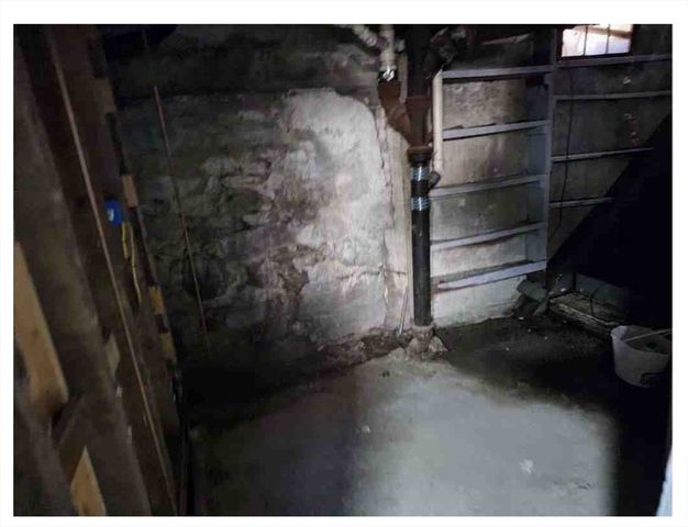 86 W Main St, North Adams, MA 01247