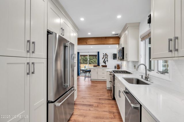 33 W Bayview Avenue, Ocean Gate, NJ 08740