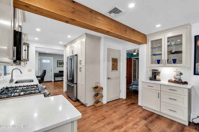 33 W Bayview Avenue, Ocean Gate, NJ 08740