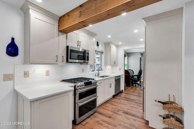 33 W Bayview Avenue, Ocean Gate, NJ 08740