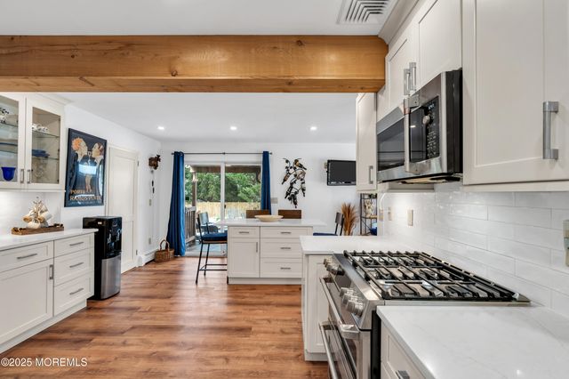 33 W Bayview Avenue, Ocean Gate, NJ 08740