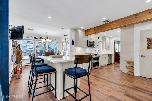 33 W Bayview Avenue, Ocean Gate, NJ 08740