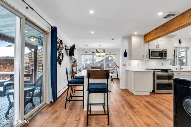 33 W Bayview Avenue, Ocean Gate, NJ 08740