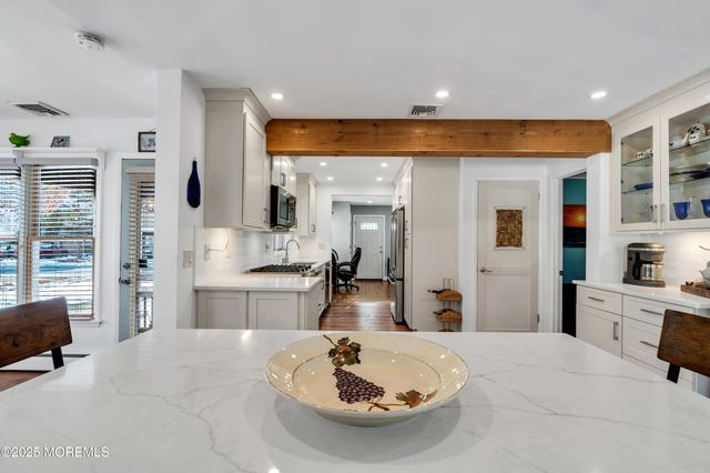 33 W Bayview Avenue, Ocean Gate, NJ 08740