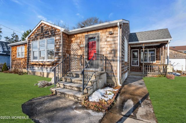 33 W Bayview Avenue, Ocean Gate, NJ 08740