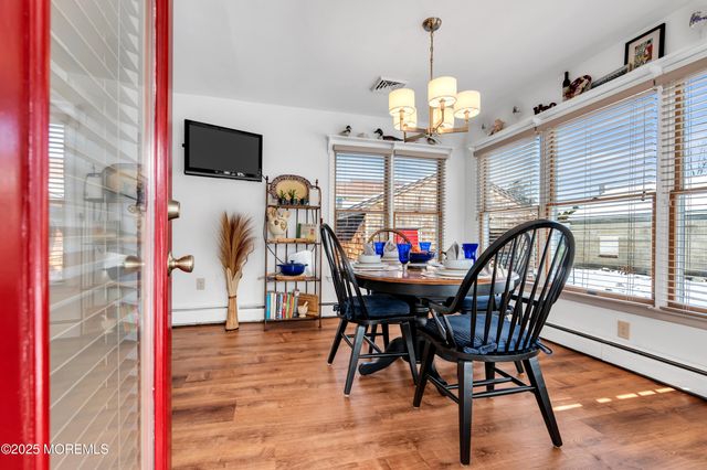 33 W Bayview Avenue, Ocean Gate, NJ 08740