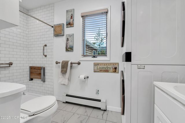 33 W Bayview Avenue, Ocean Gate, NJ 08740