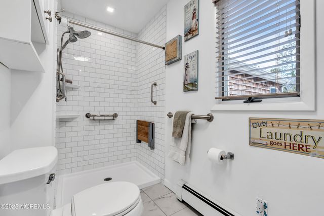 33 W Bayview Avenue, Ocean Gate, NJ 08740