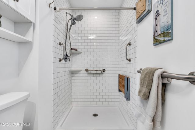 33 W Bayview Avenue, Ocean Gate, NJ 08740