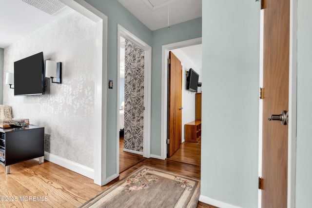 33 W Bayview Avenue, Ocean Gate, NJ 08740