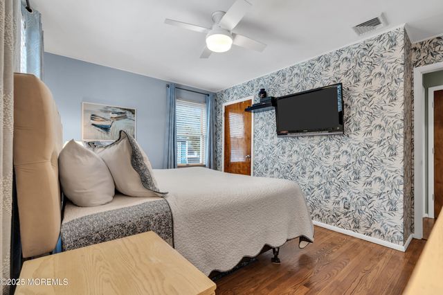 33 W Bayview Avenue, Ocean Gate, NJ 08740