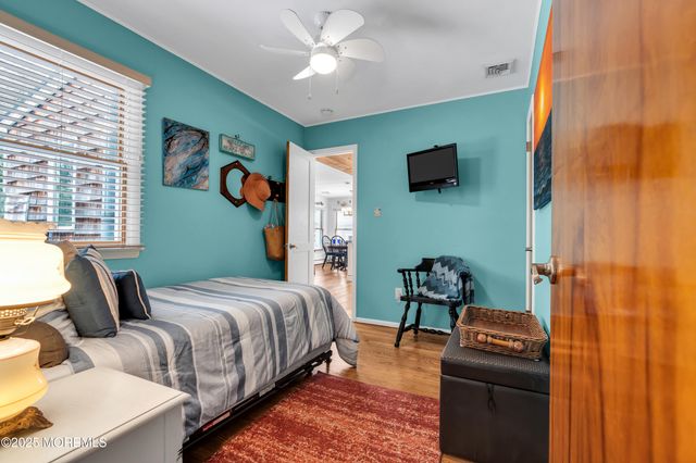 33 W Bayview Avenue, Ocean Gate, NJ 08740